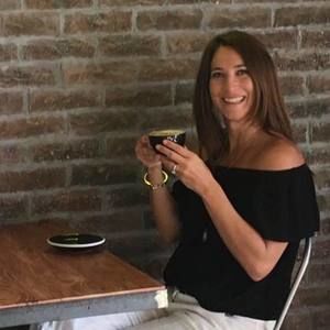 Meet your Posher, Mona